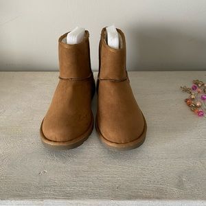 Chestnut brown boots